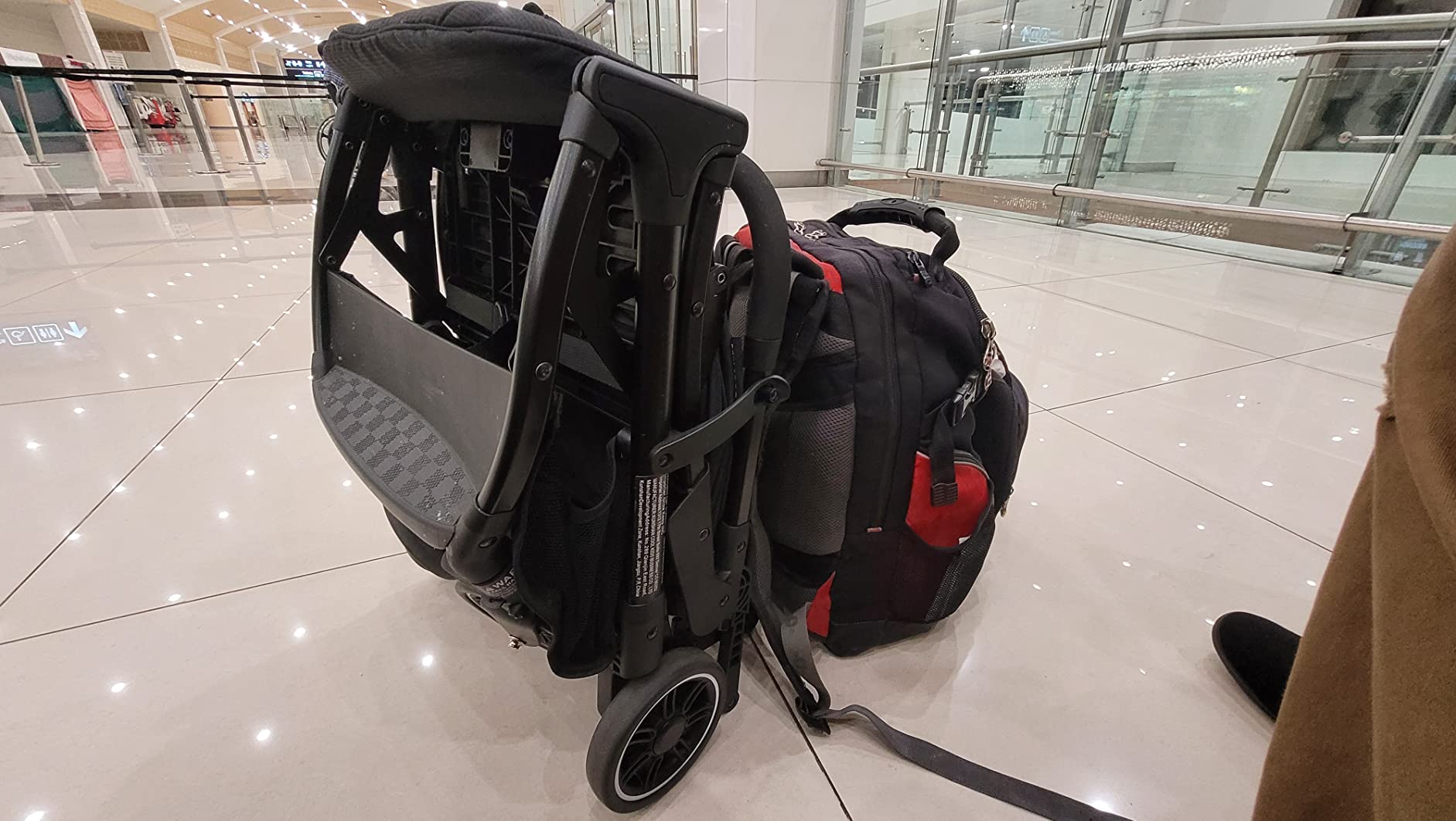 COOL KIDS Portable Stroller with Automatic Fold,Lightweight Umbrella Stroller with Pop Out Sun Canopy,Compact Strollers for Travel(Black) customer photo 1