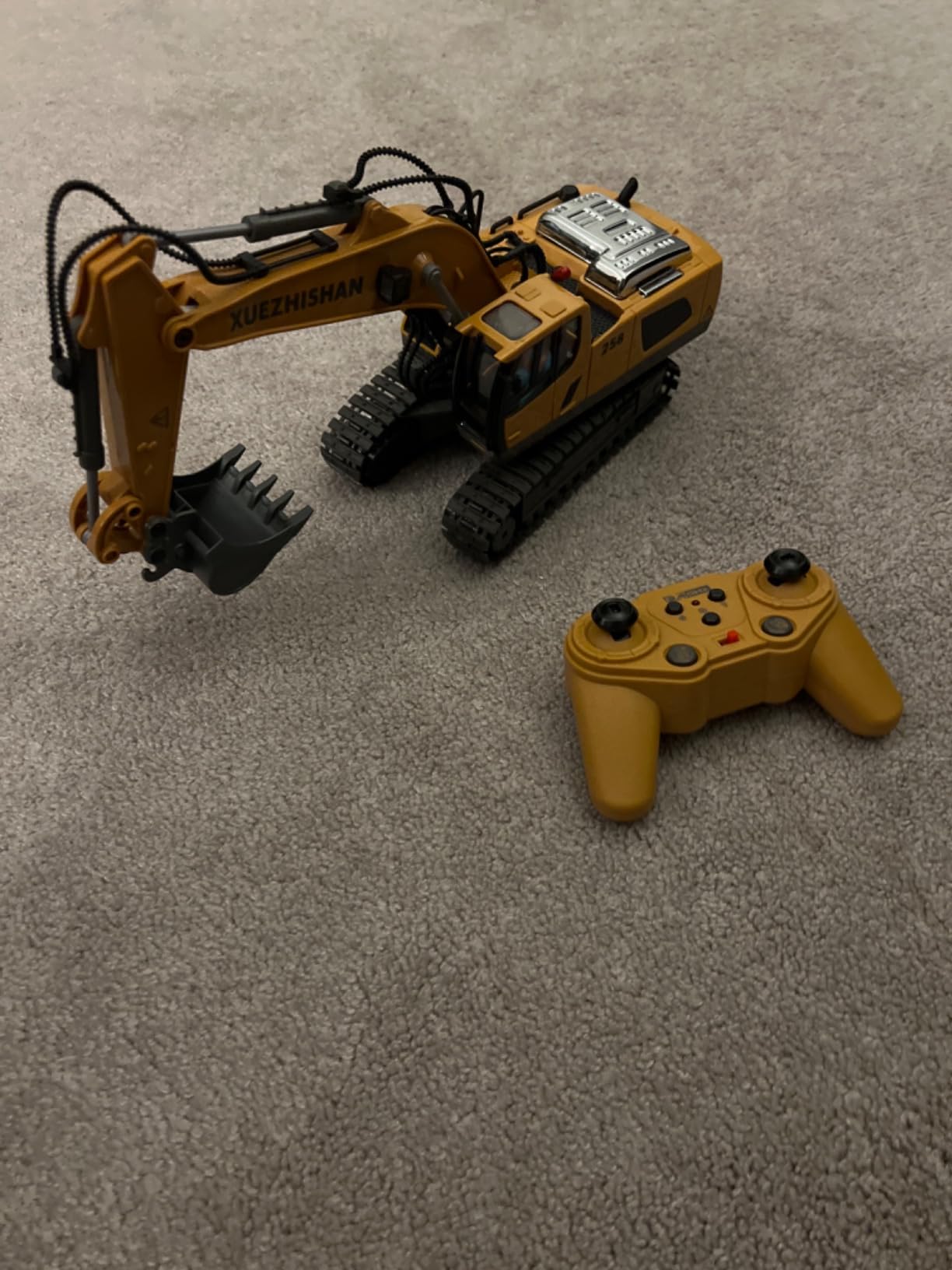KidsFaves Remote Control Excavator Toys for Boys Realistic Metal Bucket customer photo 2