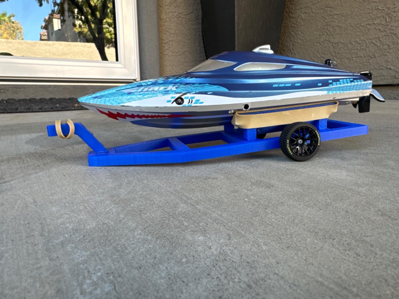 DEERC High-Speed RC Boat, 20+ MPH, Fast Remote Control Shark Racing Boat customer photo 2