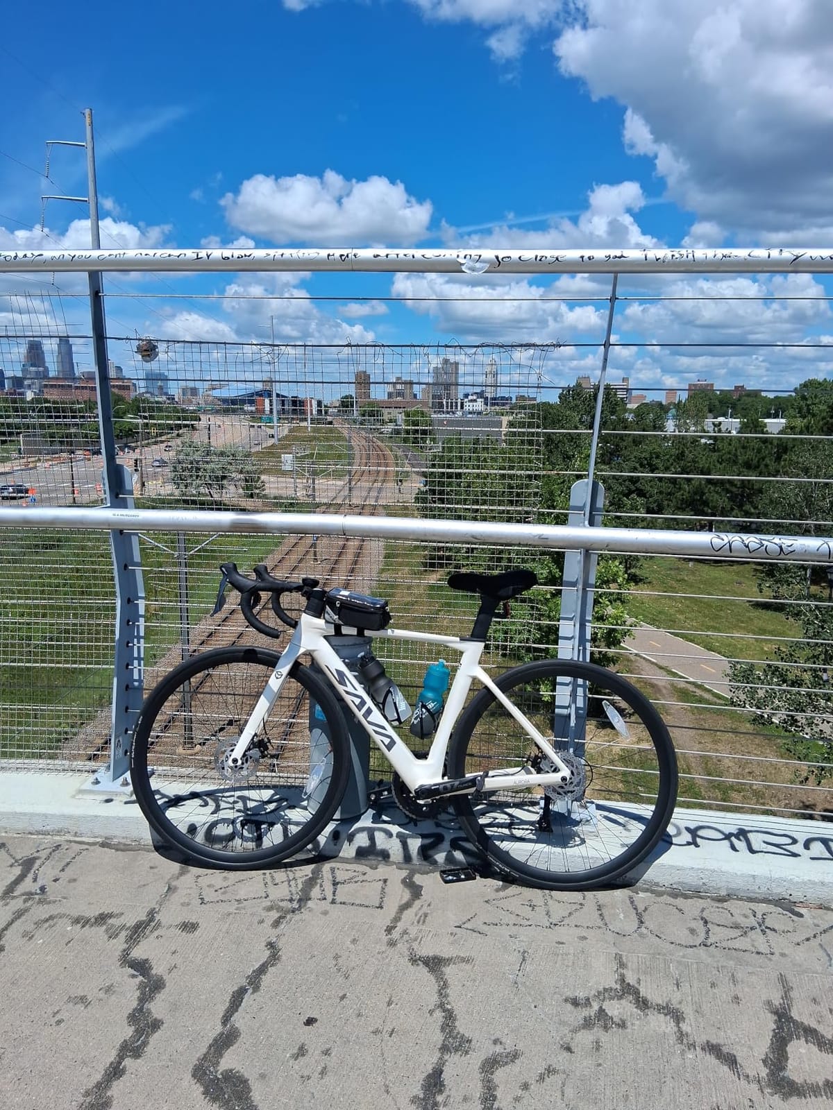 SAVADECK Carbon Disc Road Bike, Integrated Design Racing Bicycle Carbon Frame Carbon Fork with Shimano SORA R3000 Derailleur System 18 Speed Disc Brake Road Bike for Men or Women. customer photo 2