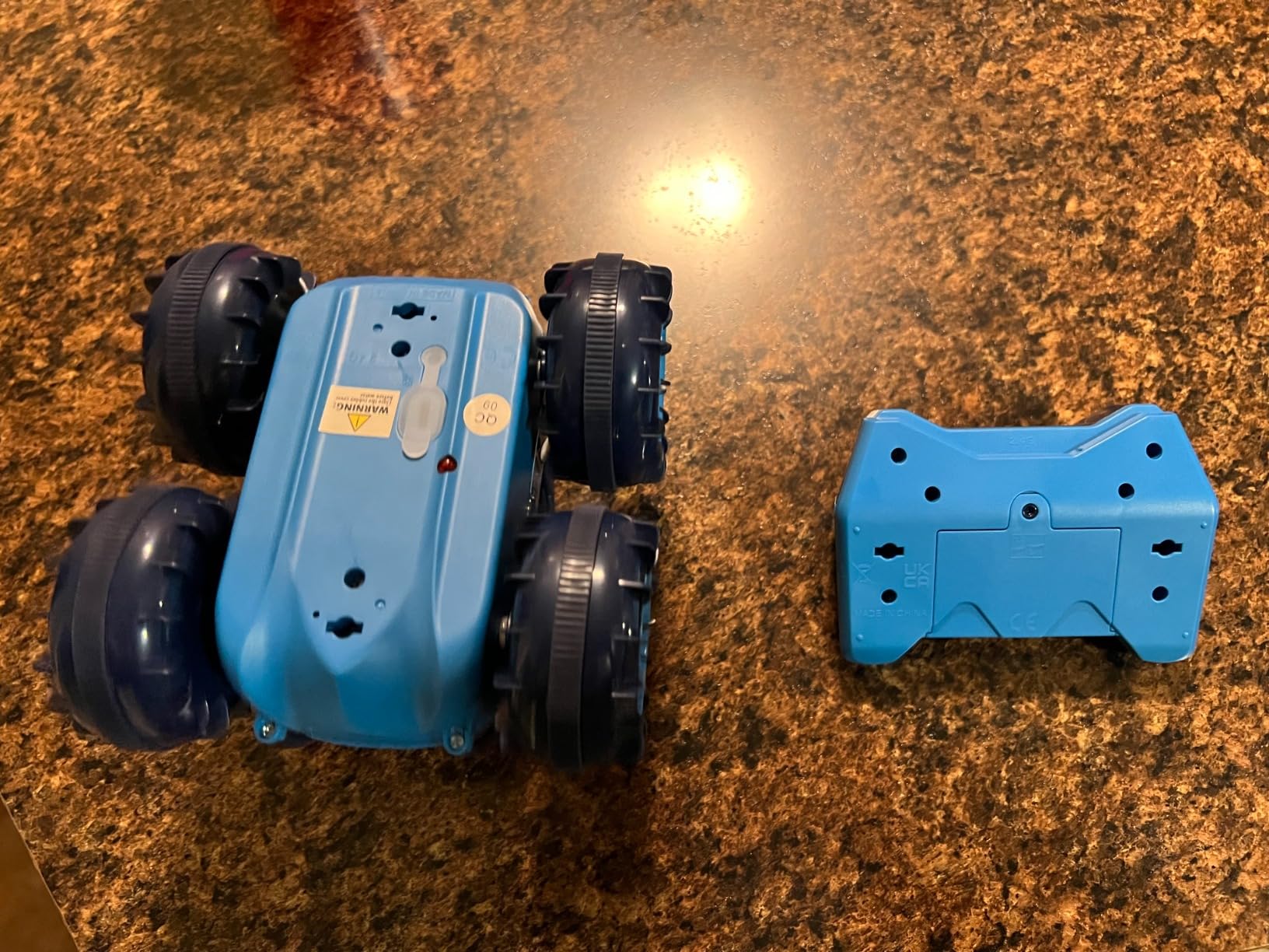 MaxTronic Amphibious Remote Control Car,Rechargeable RC Cars Toy 360° Flips Rotation Stunt Crawler 15KM/H 4WD All Terrain Outdoor Indoor Toy for Kids Boys Girls 3-12 customer photo 1