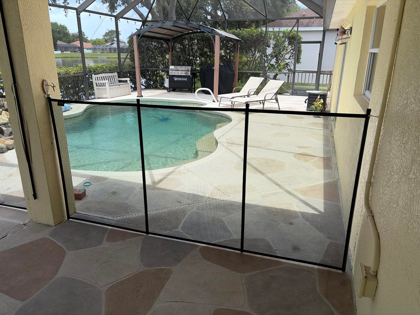 VEVOR Pool Fence, 4 x 2.5 FT Pool Gate for Inground Pools, Pool Safety Fence Gate Kit with Stainless Steel Latch, Removable Child Safety Pool Fencing, Black, 4FTx2.5FT customer photo 1