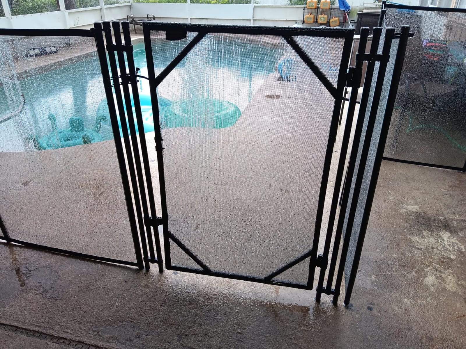 VEVOR Pool Fence, 4 x 2.5 FT Pool Gate for Inground Pools, Pool Safety Fence Gate Kit with Stainless Steel Latch, Removable Child Safety Pool Fencing, Black, 4FTx2.5FT customer photo 2