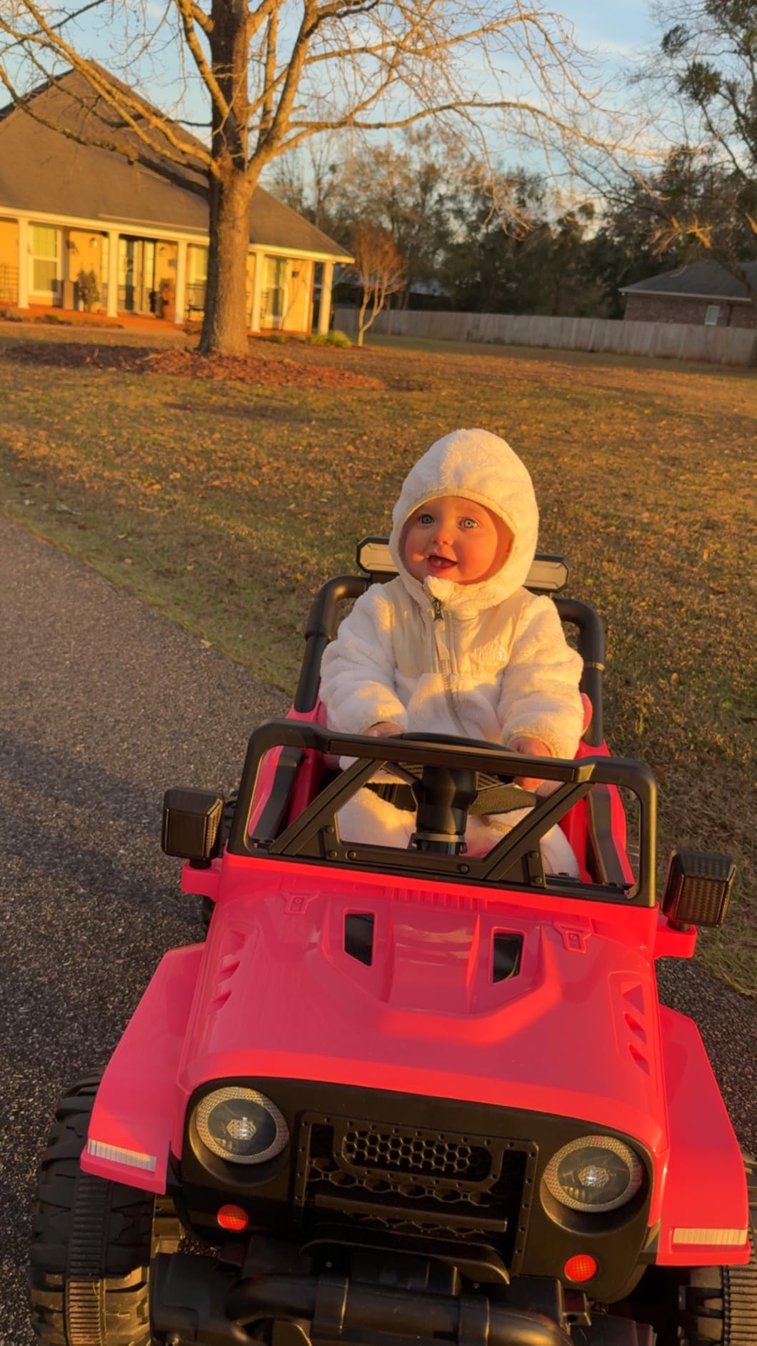 ARBELI 12V Electric Ride On Car, Toddler First Car, Red customer photo 1