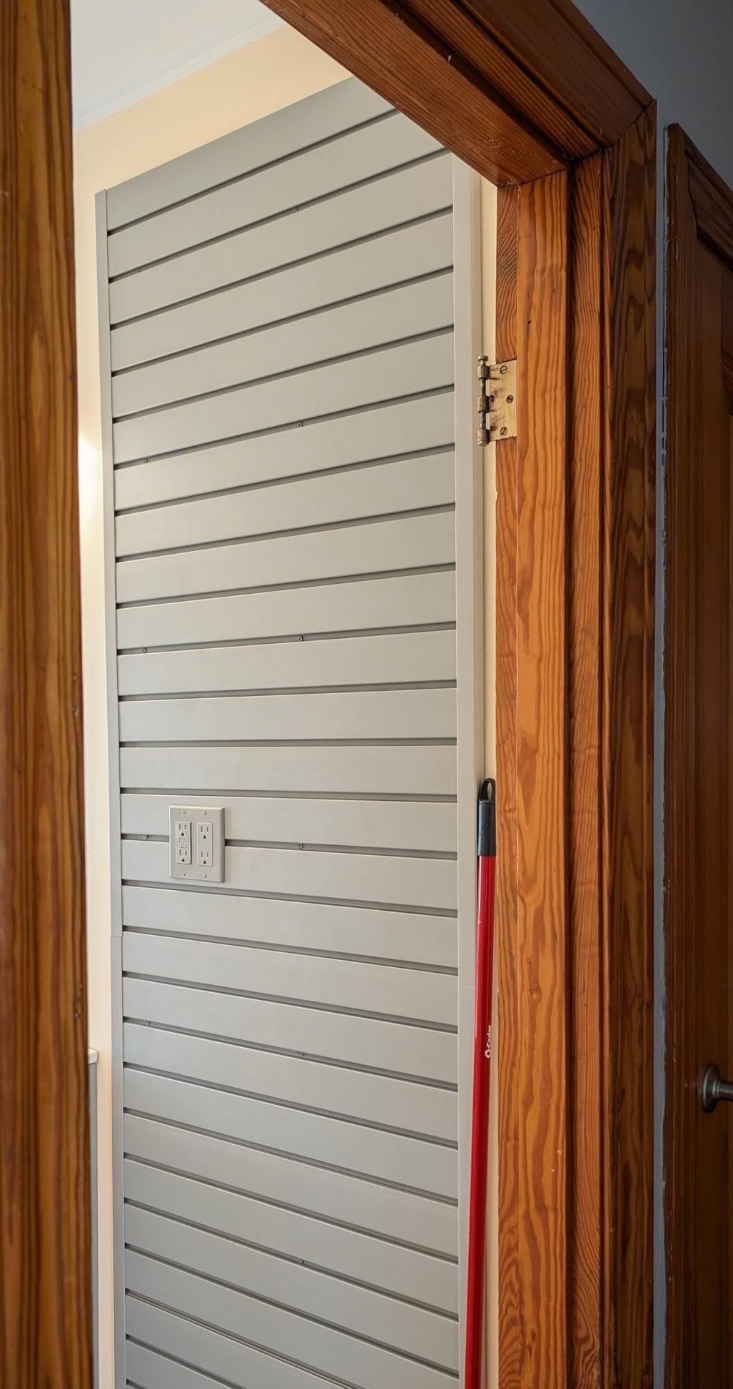 VEVOR Slat Wall Paneling, 8 x 4 ft, PVC Garage Slatwall without Accessories, White Slat Wall Easy-to-Install Adjustable Slatwall Panel with Coupling Structure & DIY Cutting, Fits for Storage & Display customer photo 1