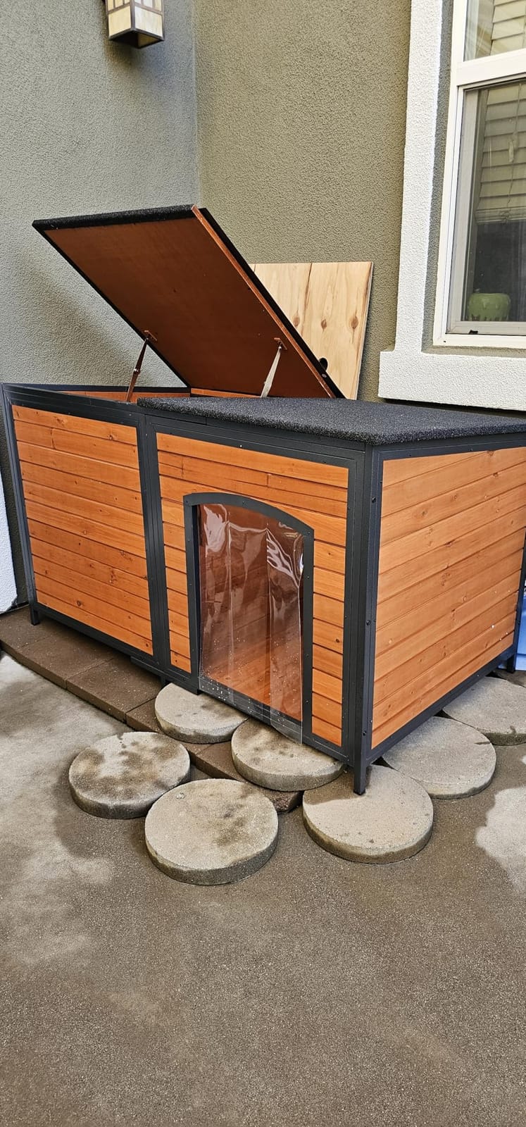 Extra Large Insulated Outdoor Dog House Weatherproof Chew-Proof Metal Frame customer photo 1