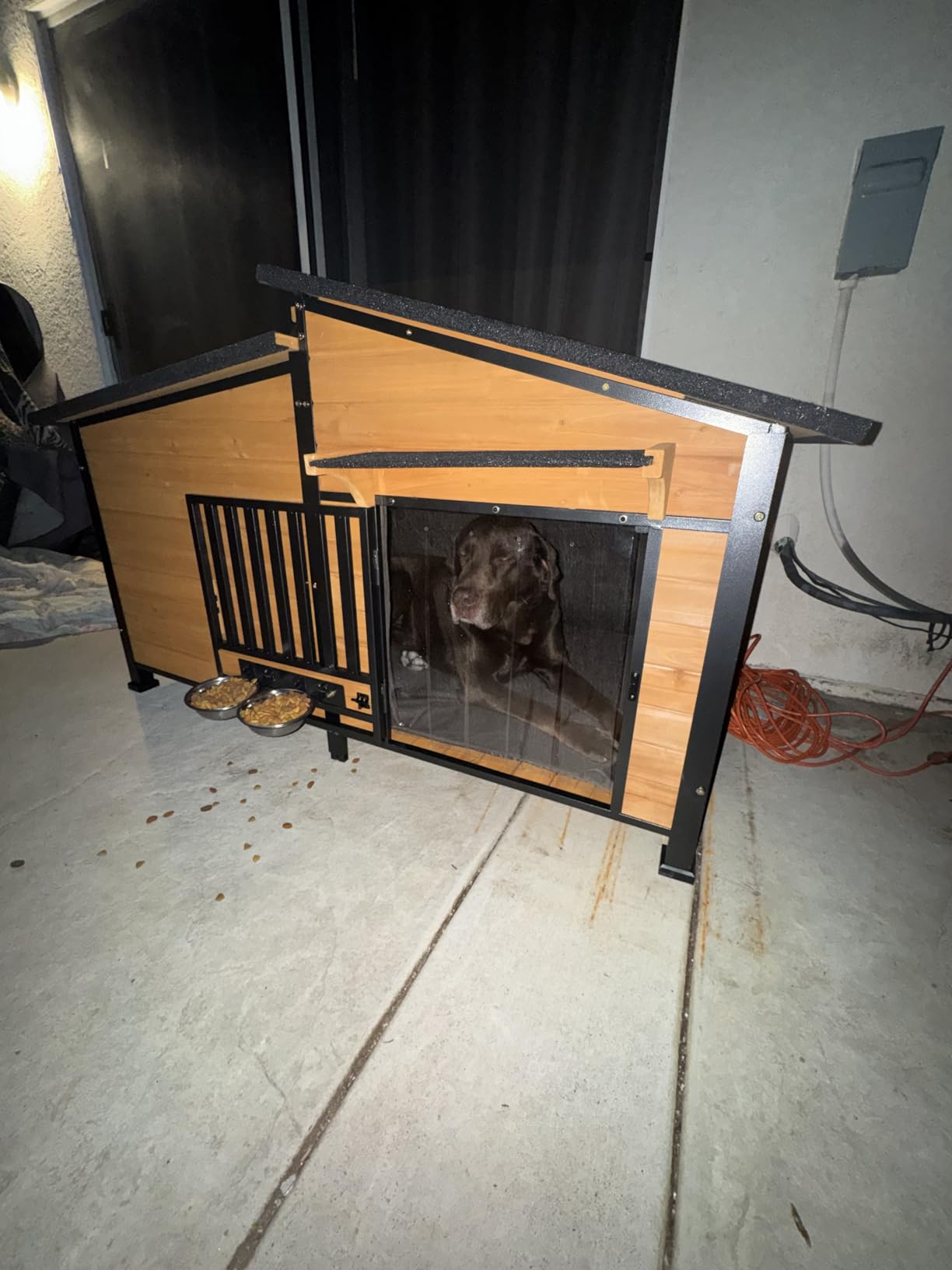 GUTINNEEN Extra Large Heated Dog House Insulated Dog Kennel Weatherproof Dog Shelter with Safe Heating Pad, Chew-Proof Metal Frame, Rotatable Spill-Proof Bowl for Large Dog Breeds, 60
