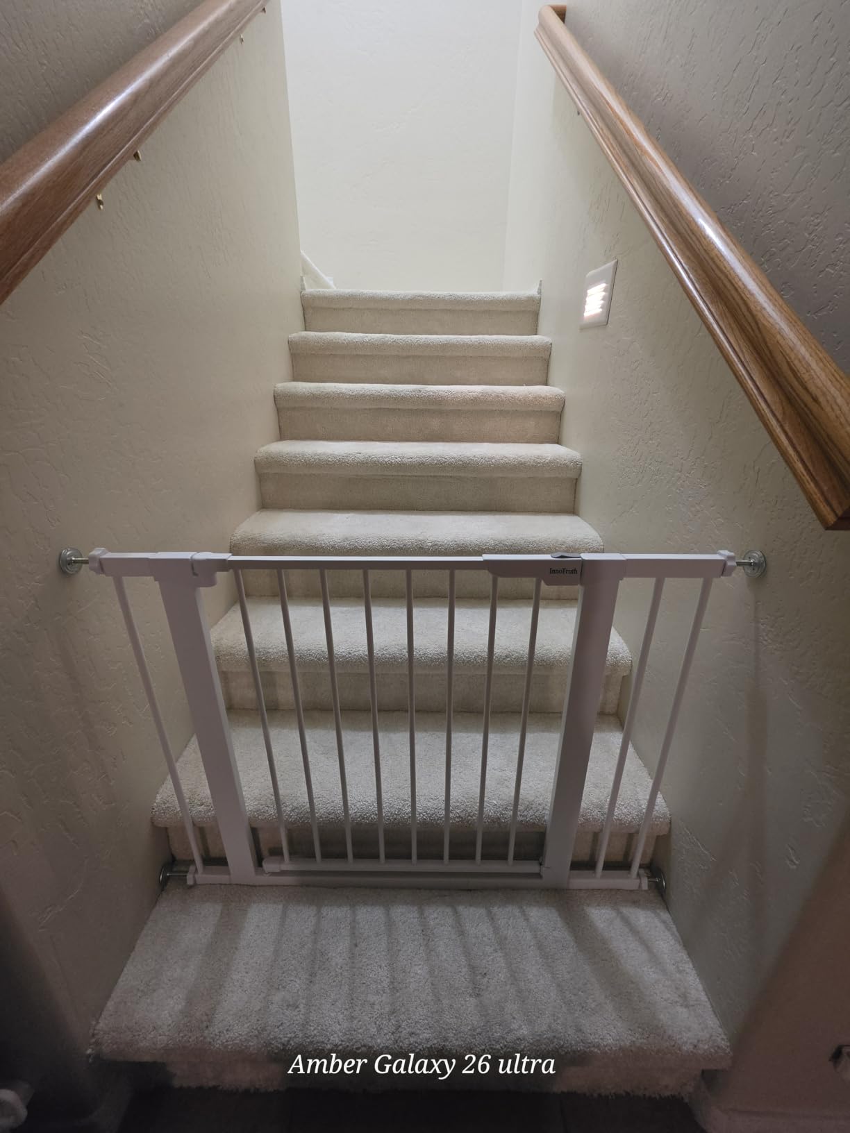 InnoTruth 29.6-44.6 in Wide Baby Gate for Stairs and Doorways, Black customer photo 1